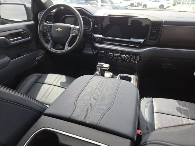 Certified 2025 Chevrolet Silverado 1500 High Country w/ Technology Package image 32