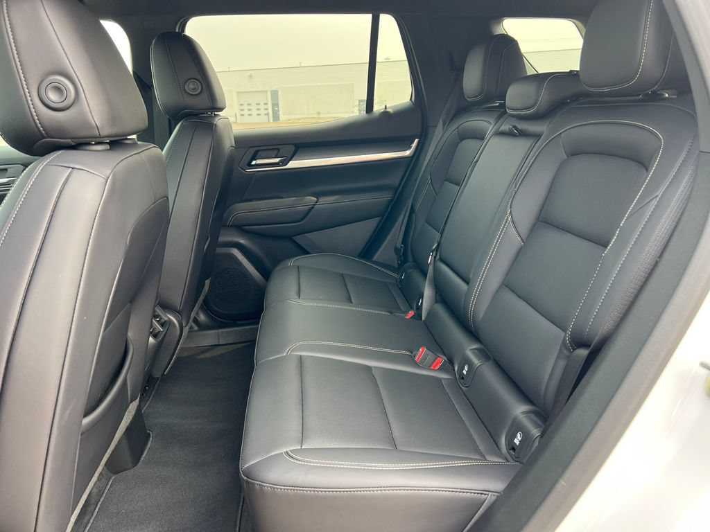 Used 2025 GMC Terrain Elevation w/ Elevation Premium Package AWD/4WD image 5