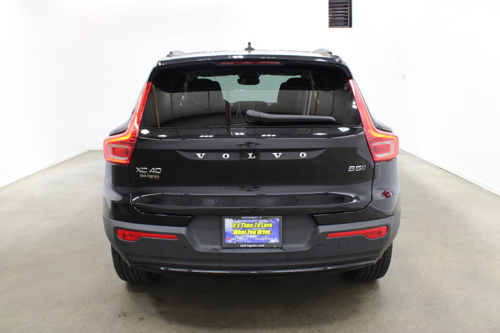Used 2026 Volvo XC40 B5 Plus AWD/4WD image 4