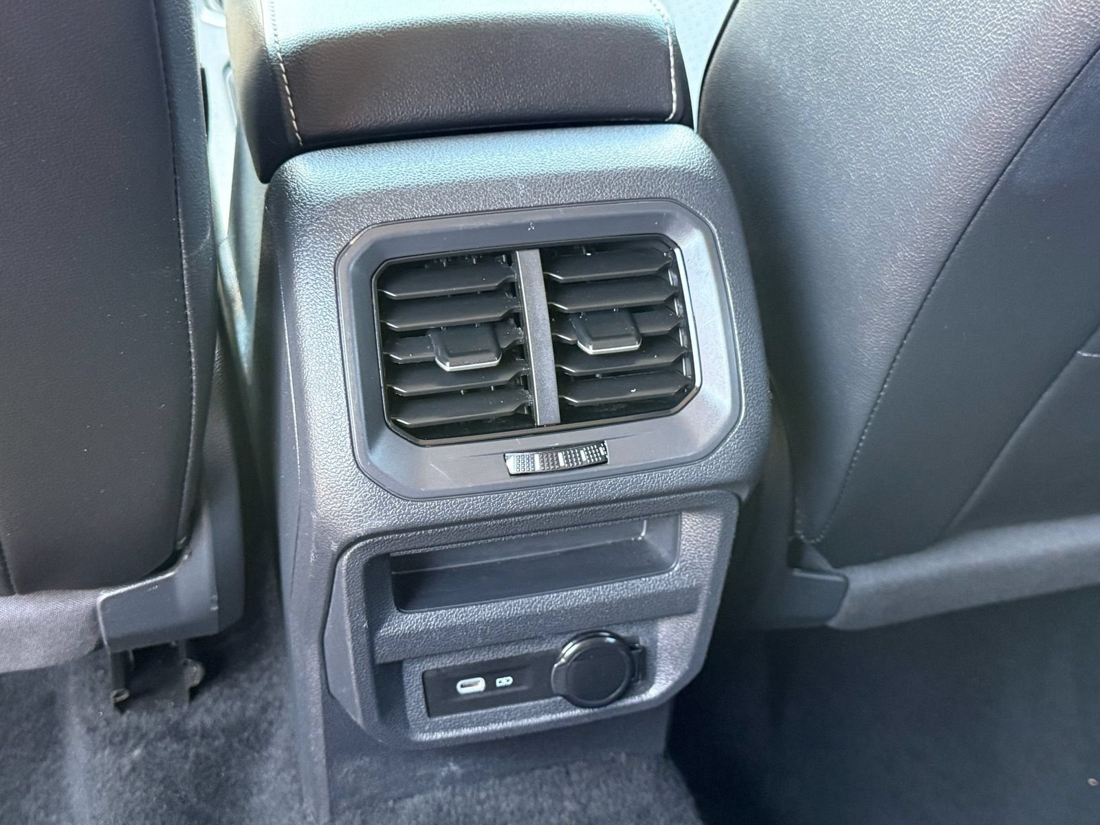 Used 2024 Volkswagen Tiguan SE AWD/4WD image 26