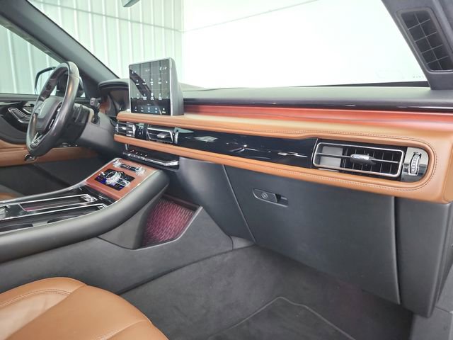 Used 2022 Lincoln Aviator Reserve w/ Equipment Group 201A image 40