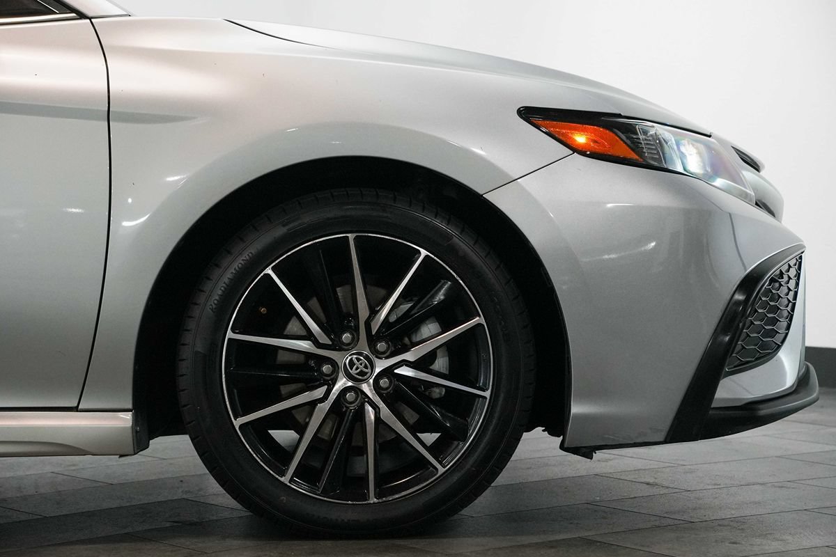 Used 2021 Toyota Camry SE FWD image 9