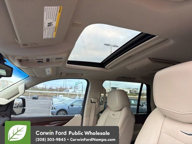 Used 2015 Cadillac Escalade Luxury image 11