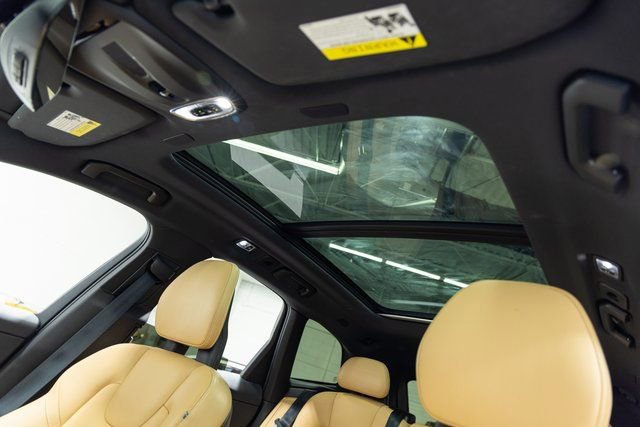 Used 2018 Volvo XC60 T8 Momentum image 13