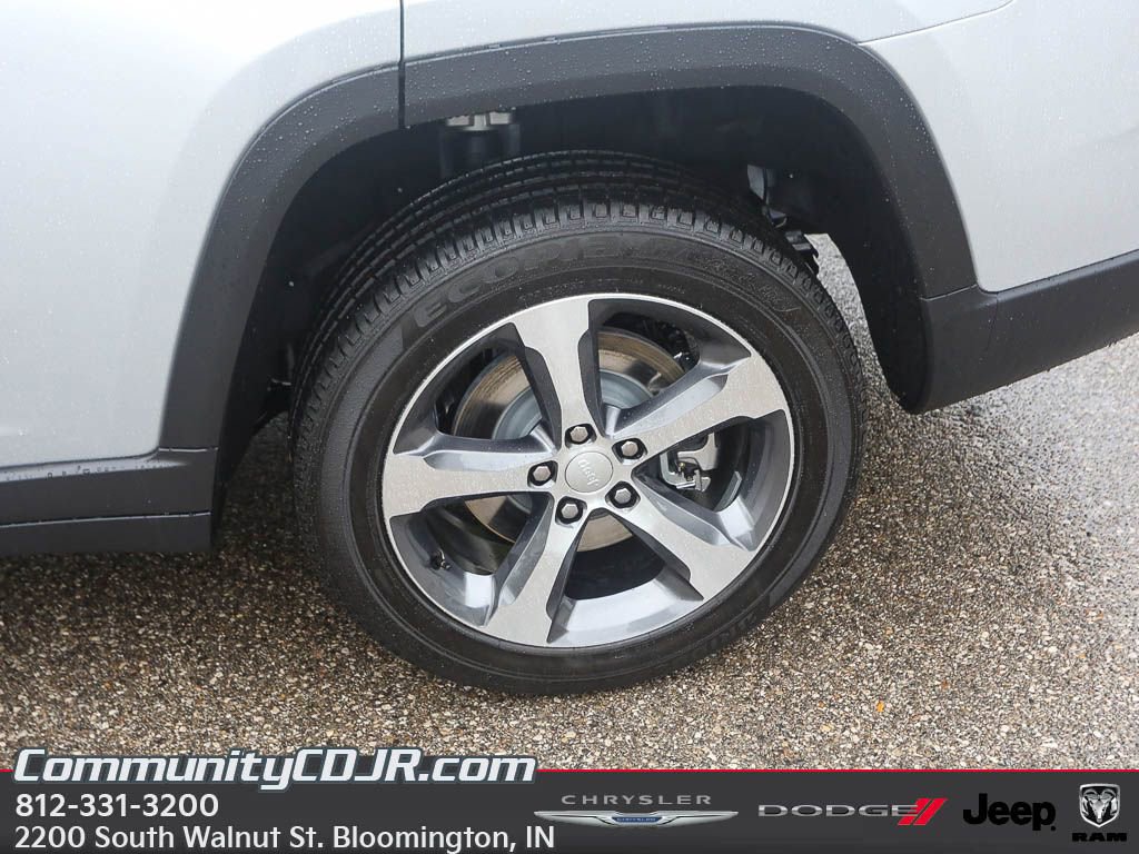 New 2025 Jeep Grand Cherokee L Limited image 4