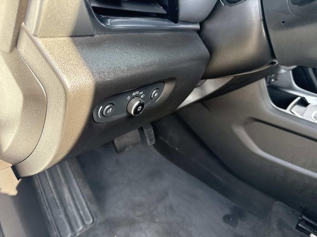 Used 2021 Chevrolet Traverse LT image 24