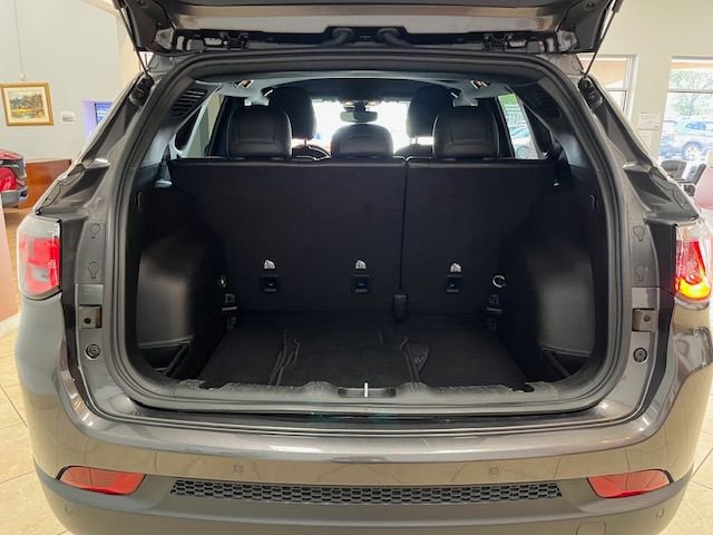 Used 2023 Jeep Compass Limited image 13