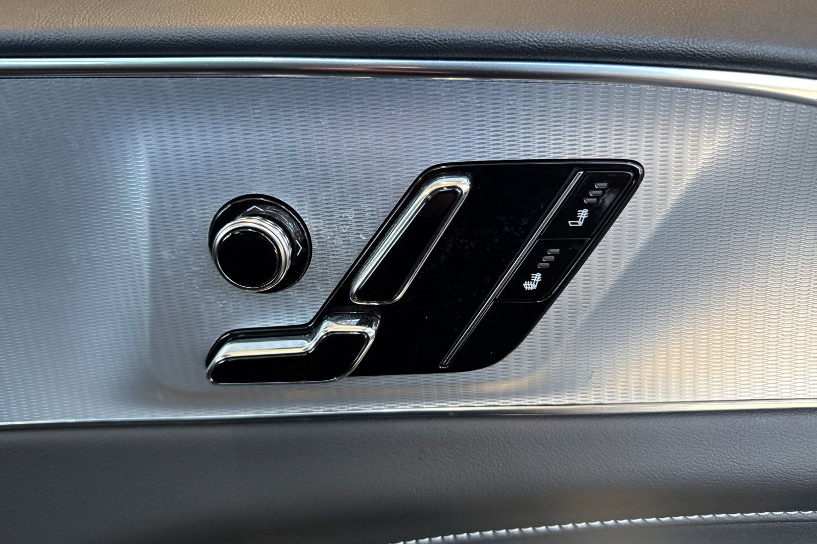 Used 2024 Cadillac Lyriq Tech w/ Driver Assist Package AWD/4WD image 21