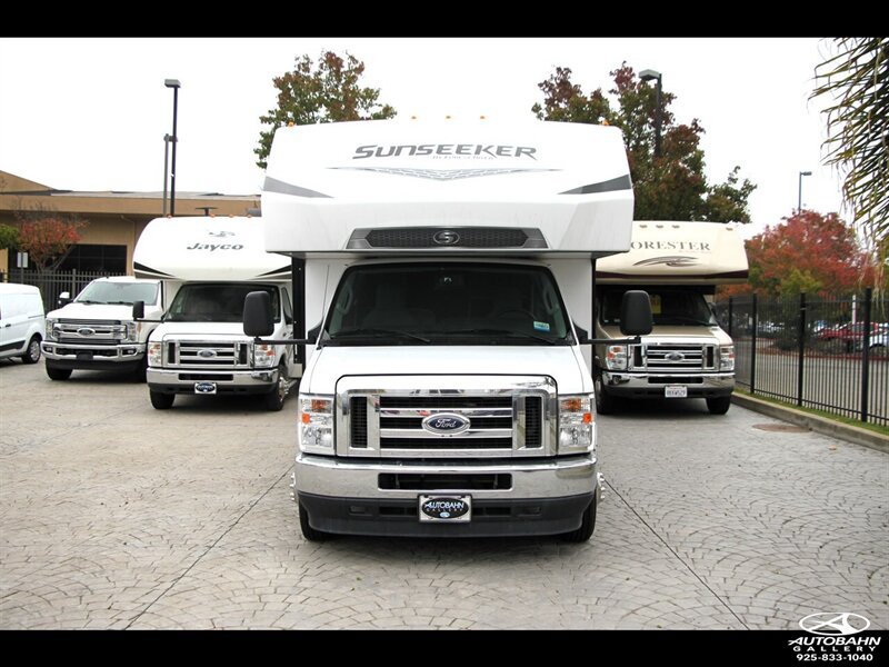 Used 2022 Ford E-450 and Econoline 450 Super Duty w/ Motorhome Prep Package RWD image 2