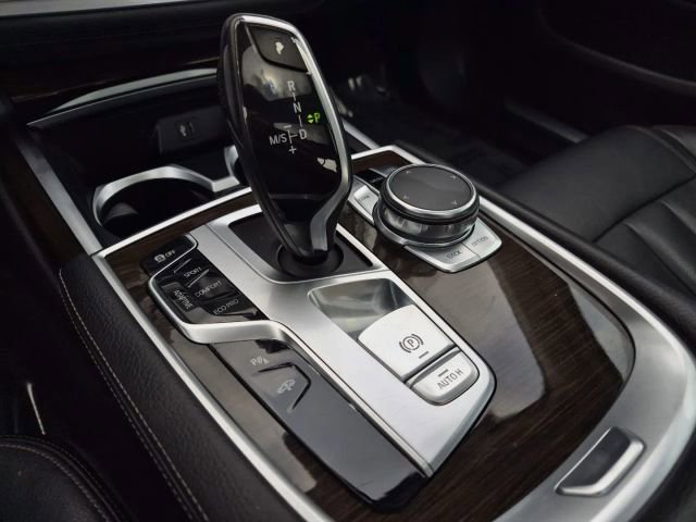 Used 2018 BMW 740i RWD image 28