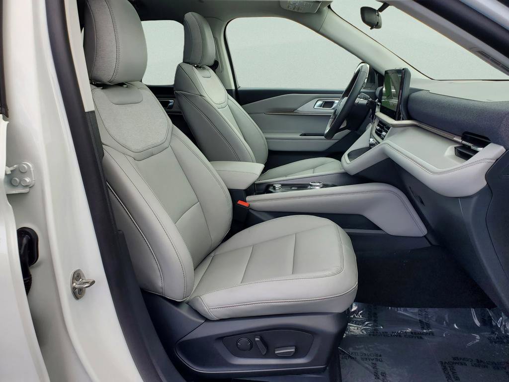 New 2025 Ford Explorer Active w/ Active Comfort Package image 17