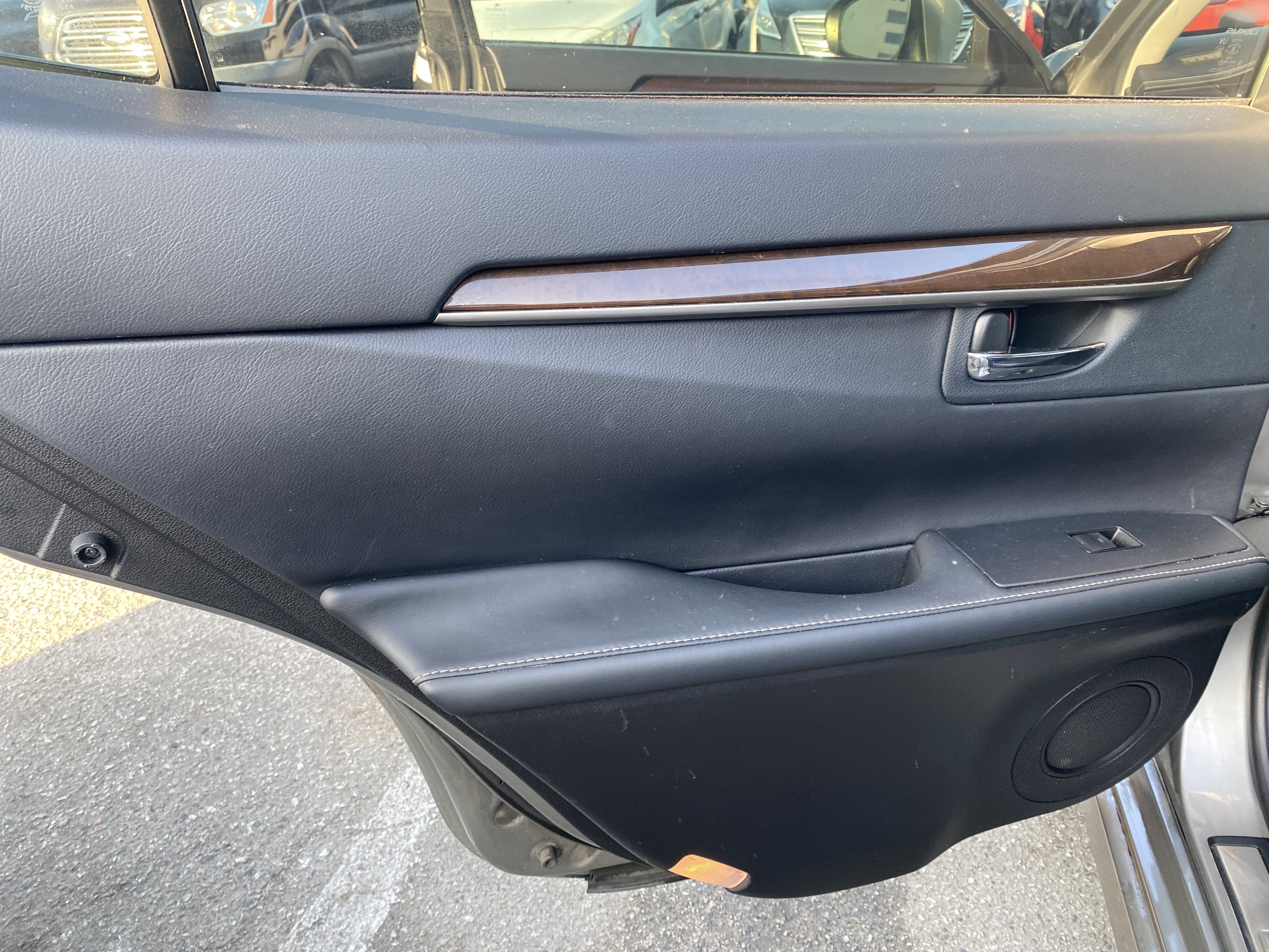 Used 2015 Lexus ES 350 w/ Luxury Package FWD image 14