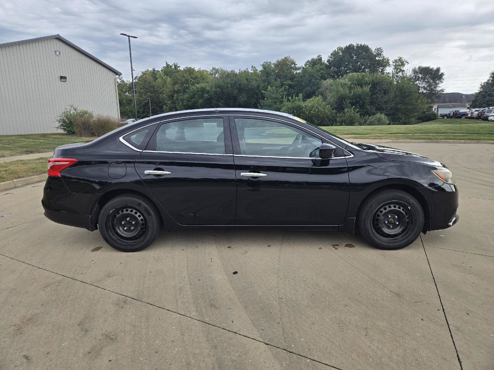 Used 2019 Nissan Sentra S FWD image 2
