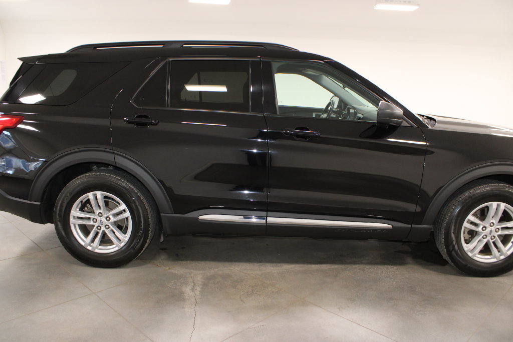 Used 2023 Ford Explorer XLT w/ Equipment Group 202A RWD image 11