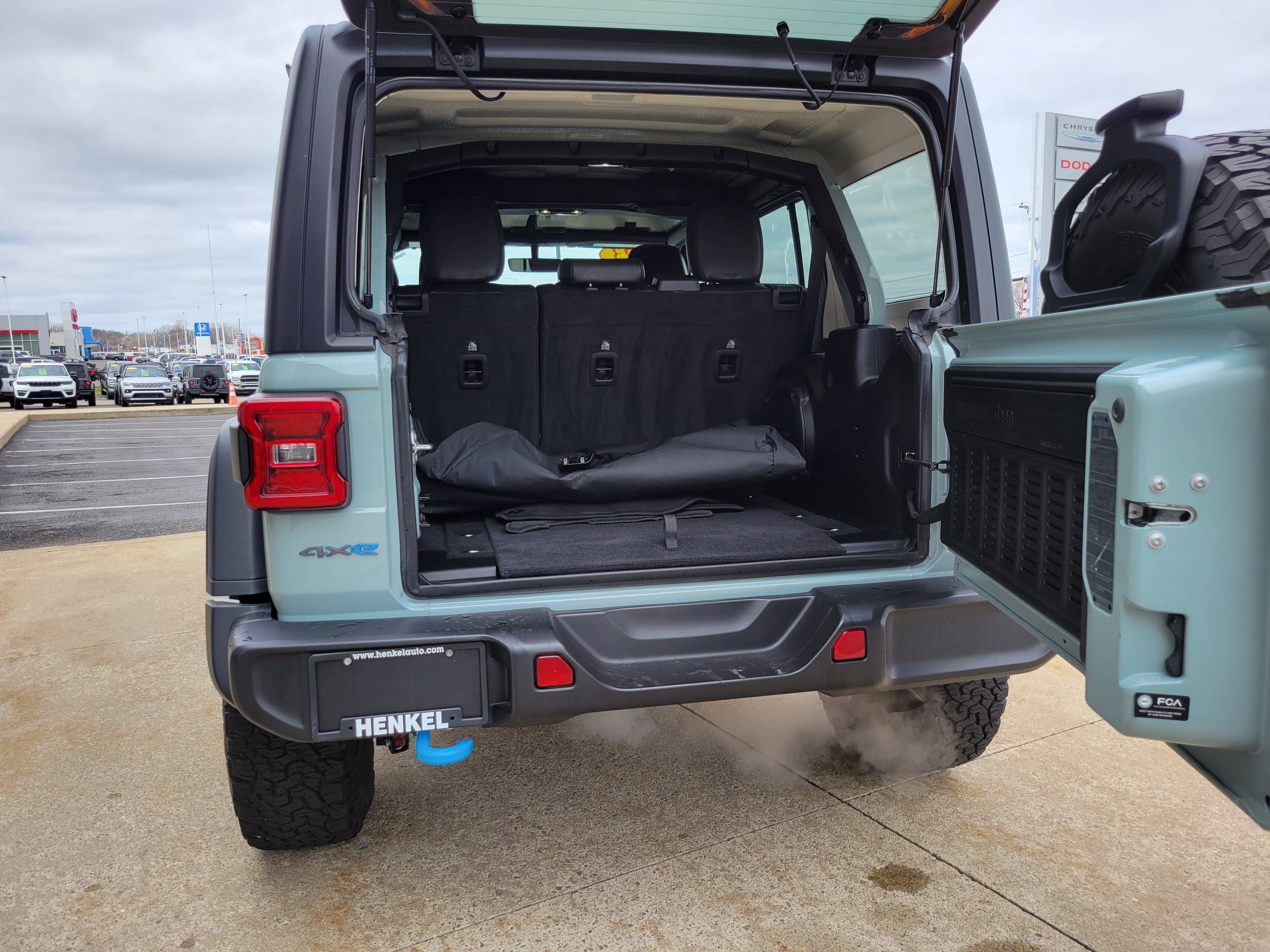 Used 2023 Jeep Wrangler Unlimited Rubicon 4xe w/ Cold Weather Group image 19