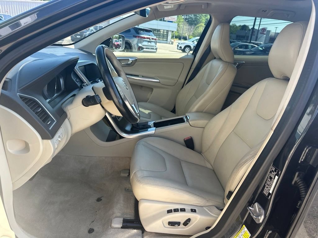 Used 2016 Volvo XC60 T5 Premier w/ Proximity Package AWD/4WD image 12