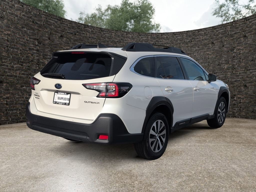 Used 2023 Subaru Outback Premium image 7