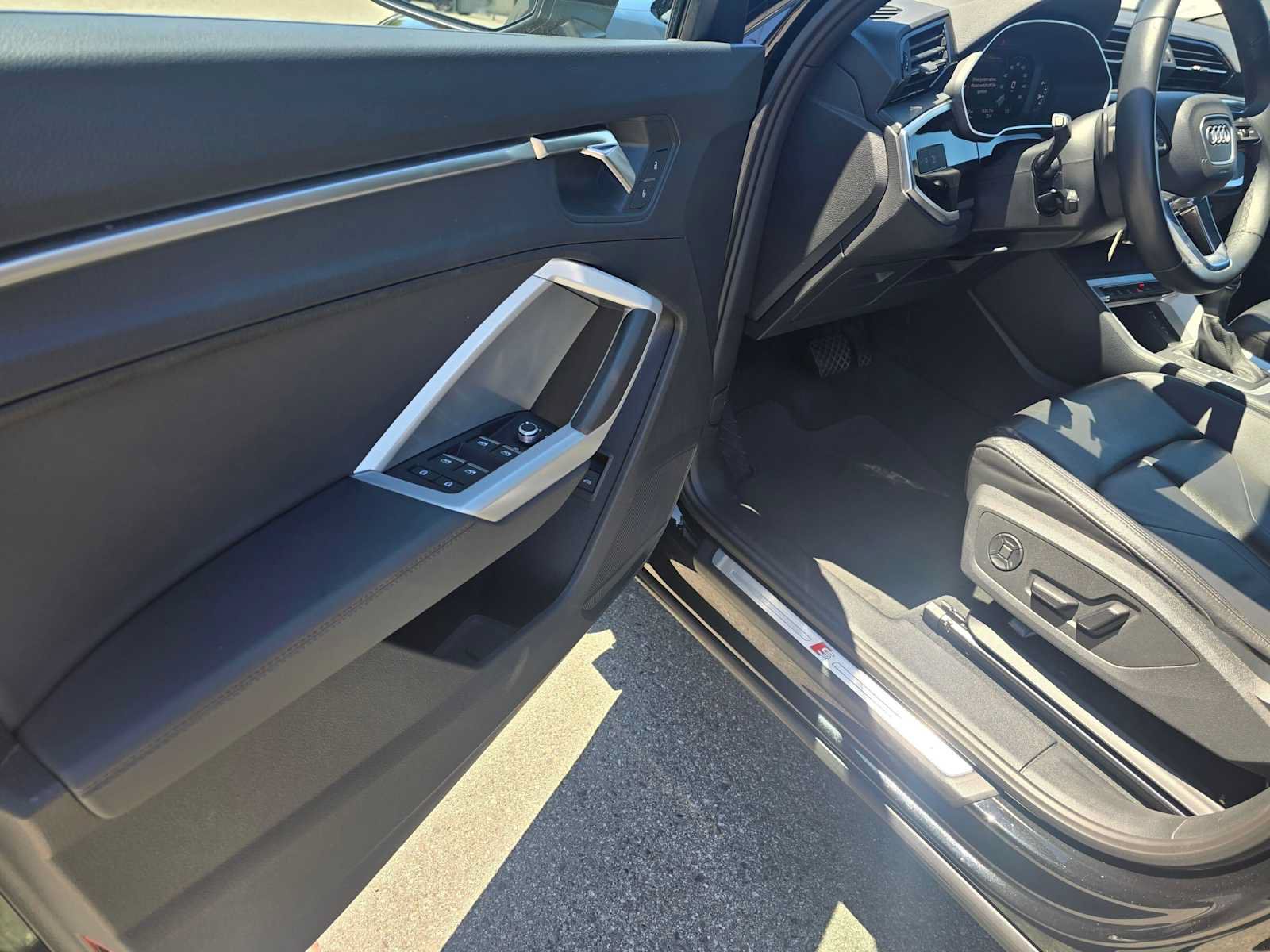 Used 2025 Audi Q3 2.0T Premium AWD/4WD image 23