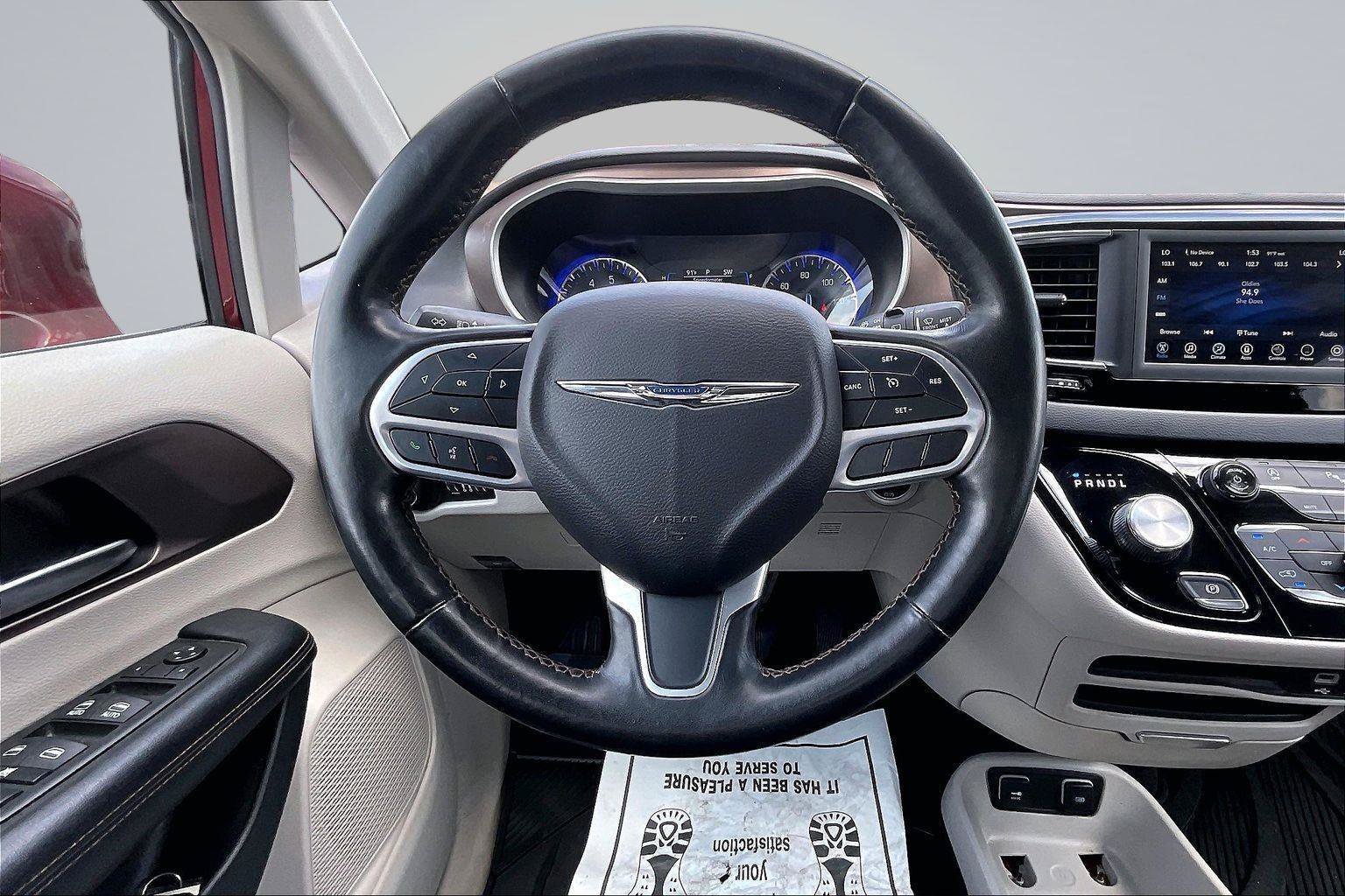 Used 2019 Chrysler Pacifica Touring-L w/ Tire & Wheel Group FWD image 6