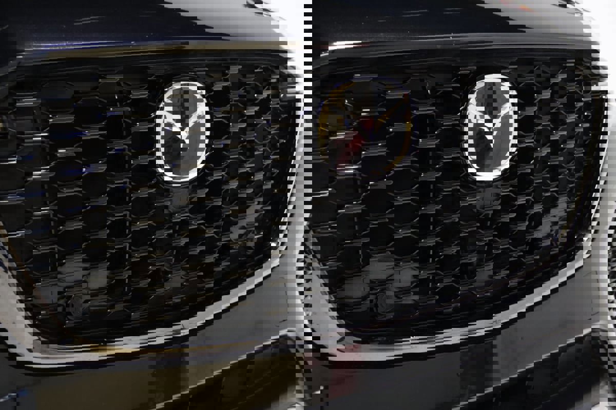 Used 2025 MAZDA CX-70 Plug-In Hybrid w/ Premium Pkg image 24
