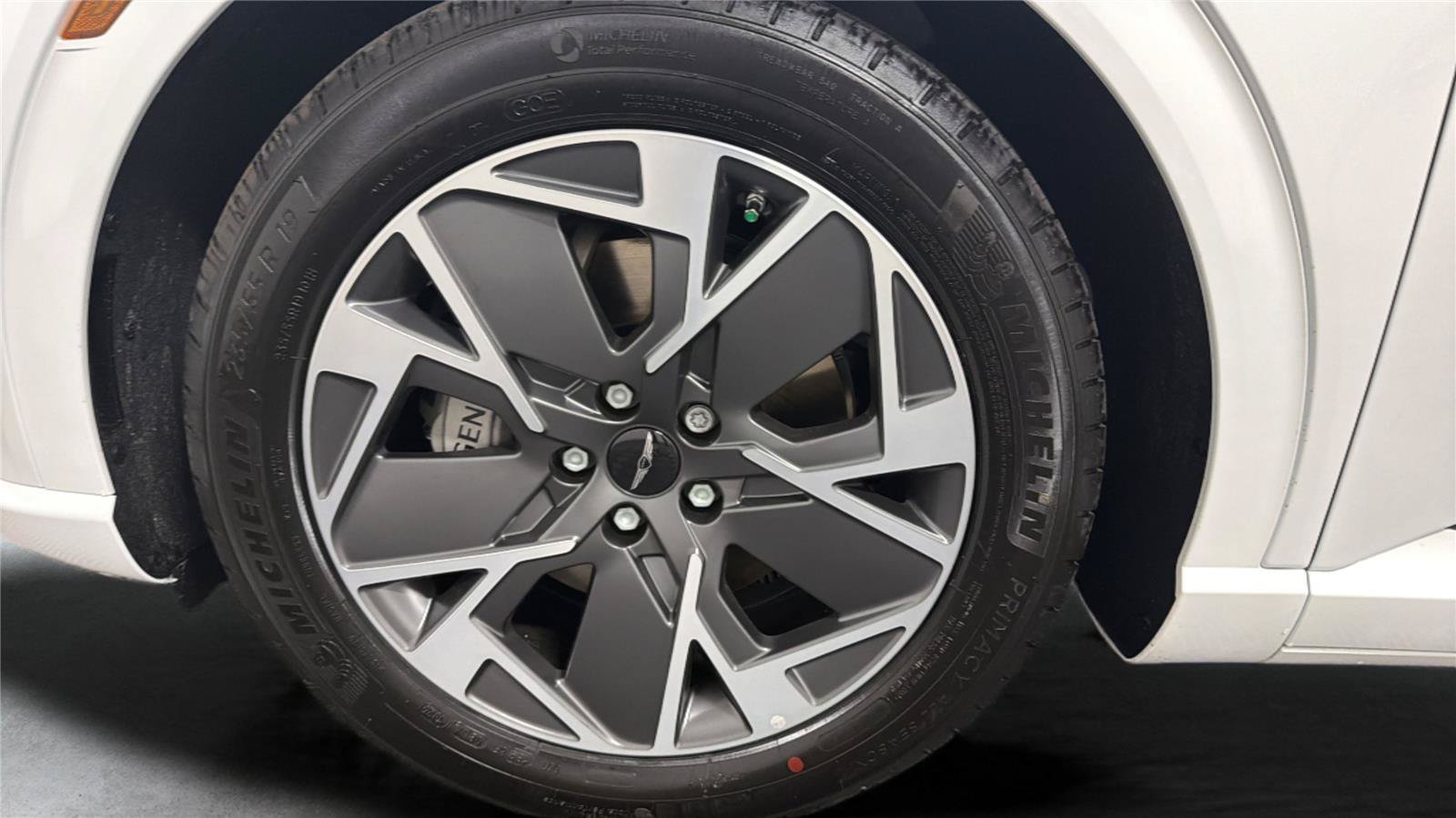 New 2026 Genesis GV60 RWD image 24
