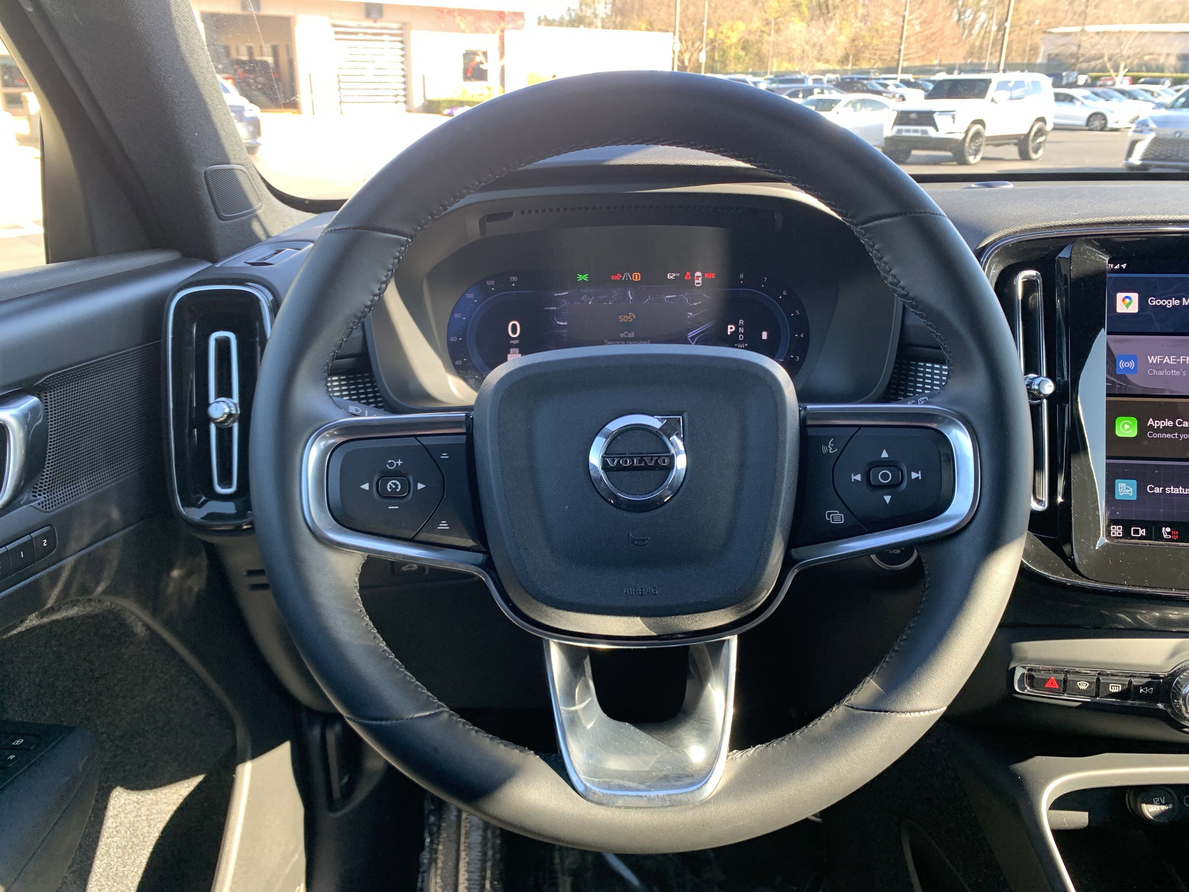 Used 2025 Volvo XC40 B5 Plus image 18