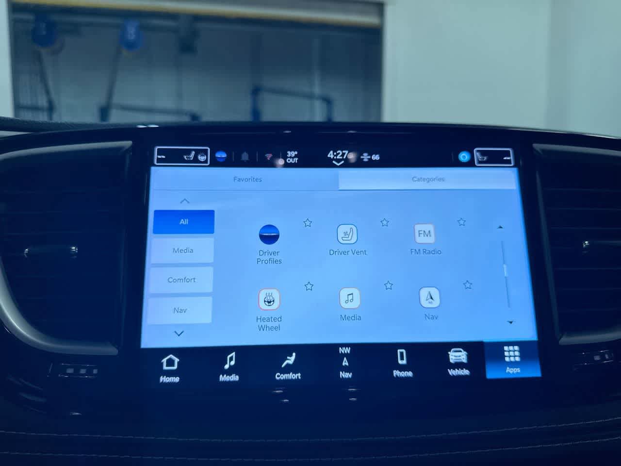 Used 2025 Chrysler Pacifica Limited FWD image 26