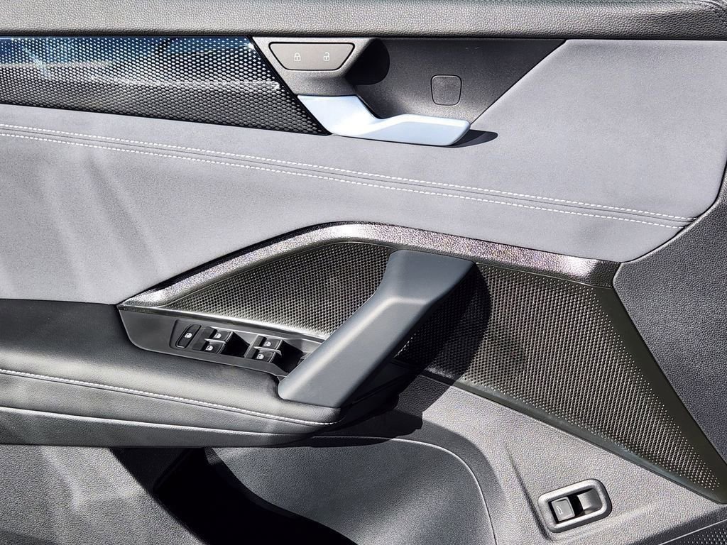 New 2026 Volkswagen Tiguan SE image 13