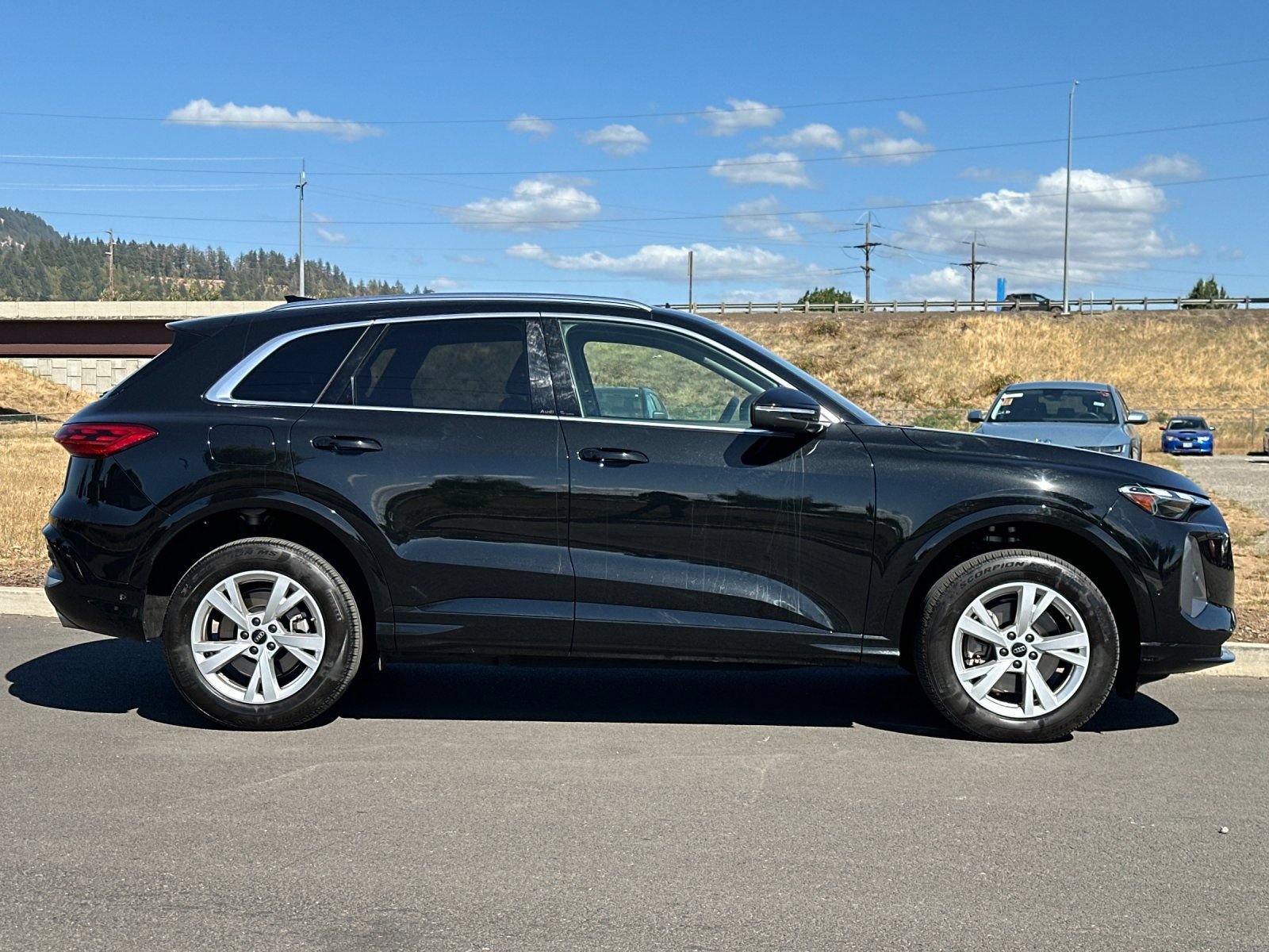 Used 2025 Audi Q5 Premium w/ Convenience Package AWD/4WD image 2