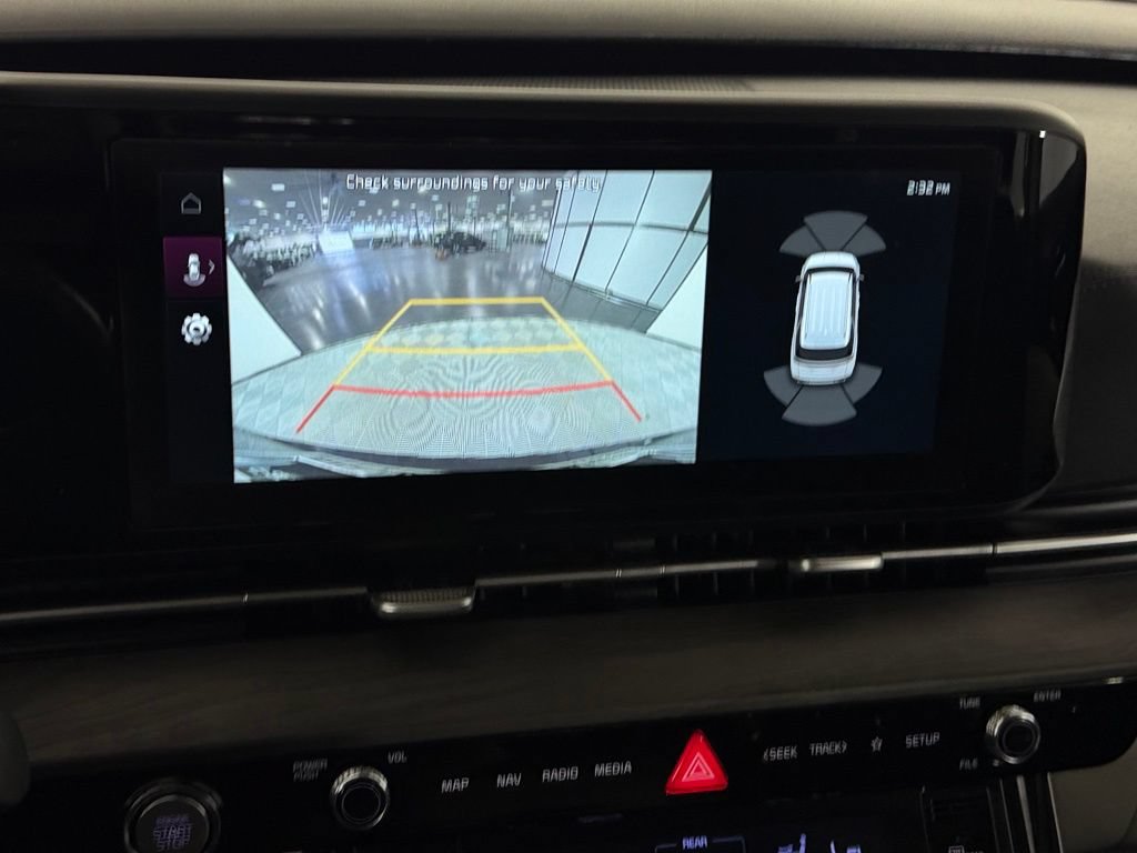 Used 2024 Kia Carnival EX FWD image 18