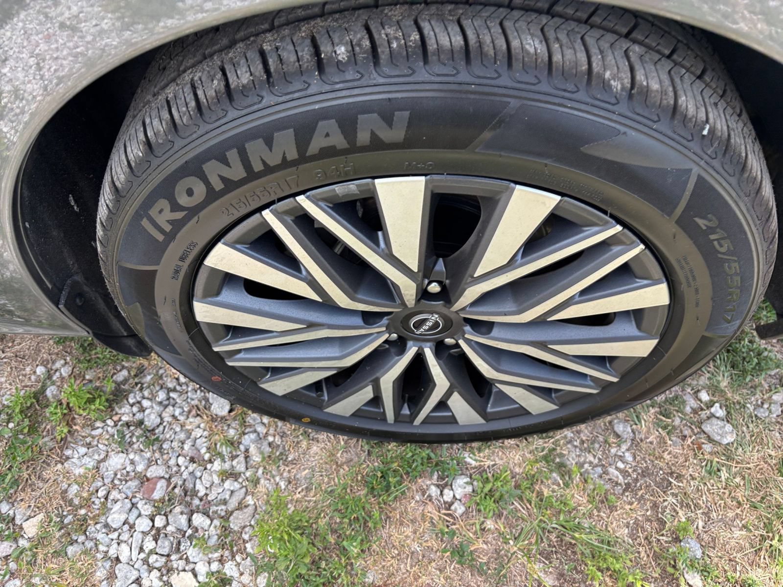 Used 2025 Nissan Altima 2.5 SV FWD image 32