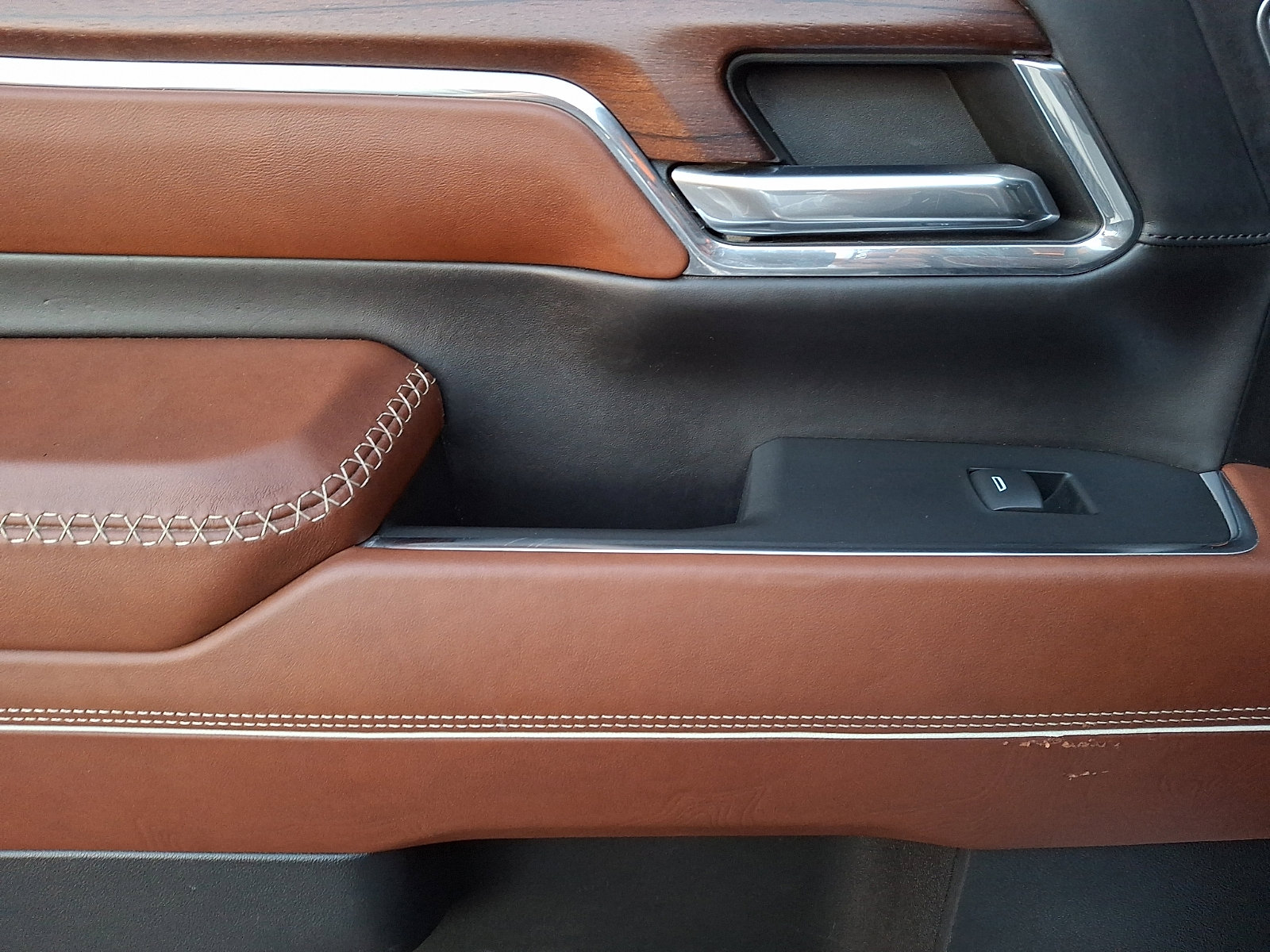 Certified 2024 GMC Sierra 2500 Denali Ultimate w/ Max Trailering Package image 12