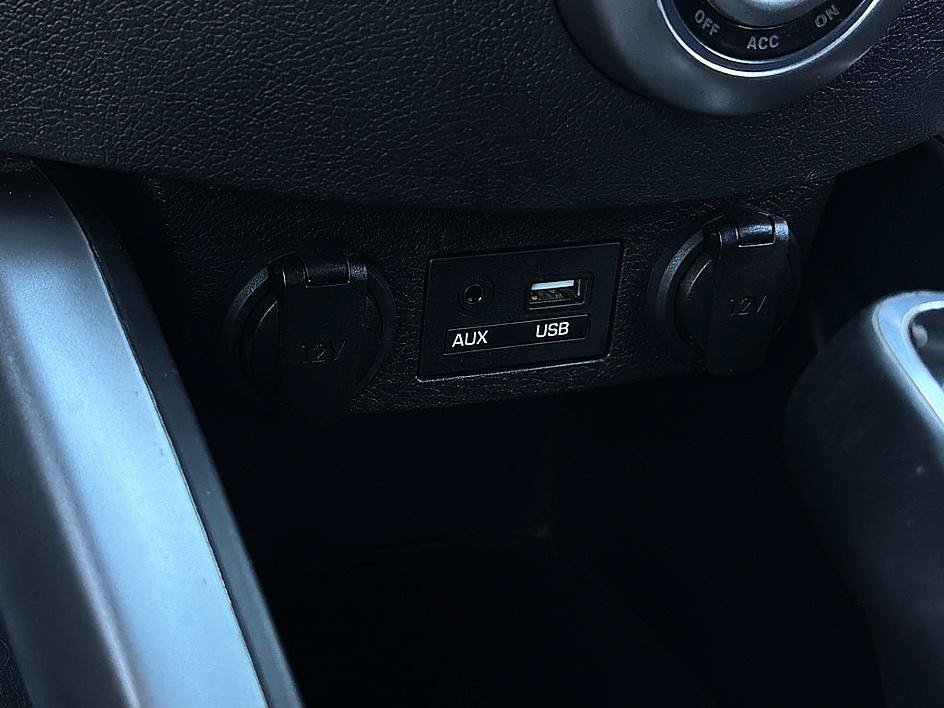 Used 2017 Hyundai Veloster Value Edition FWD image 16