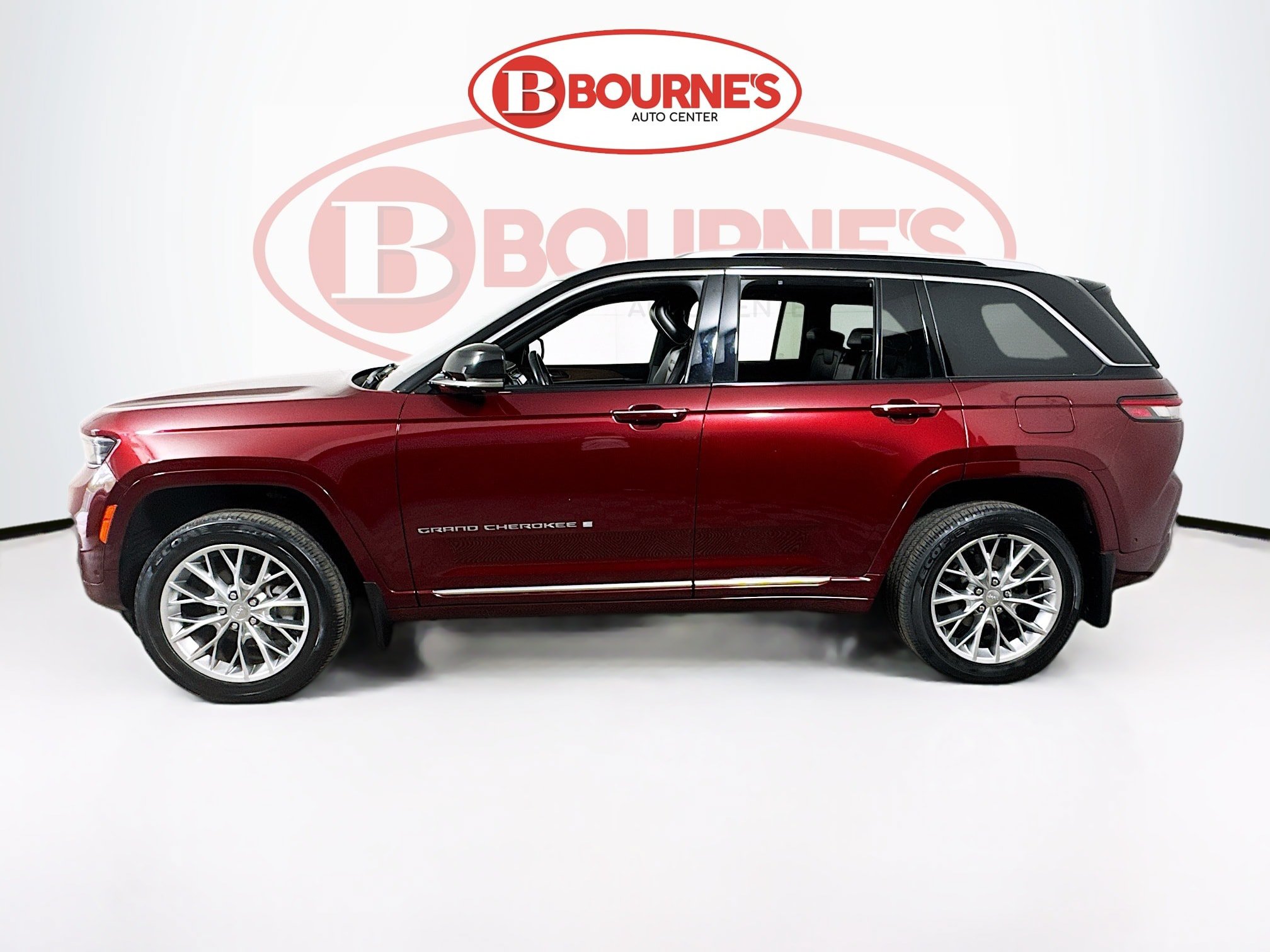 Used 2022 Jeep Grand Cherokee Summit w/ MOPAR Finishing Package AWD/4WD image 9
