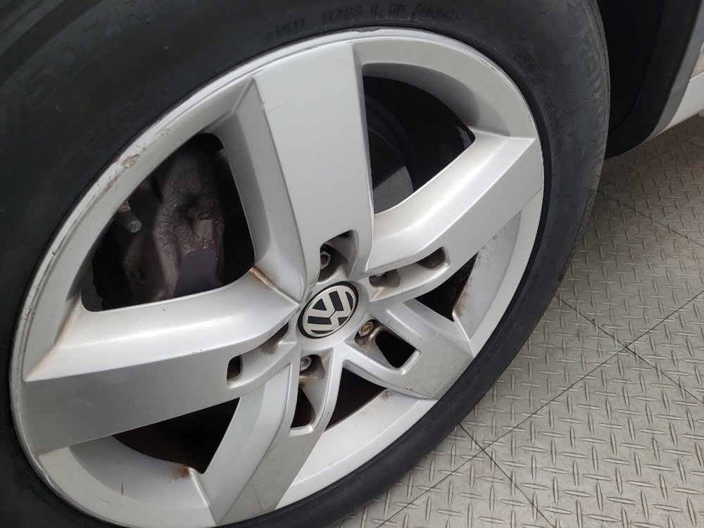 Used 2014 Volkswagen Touareg Lux image 31