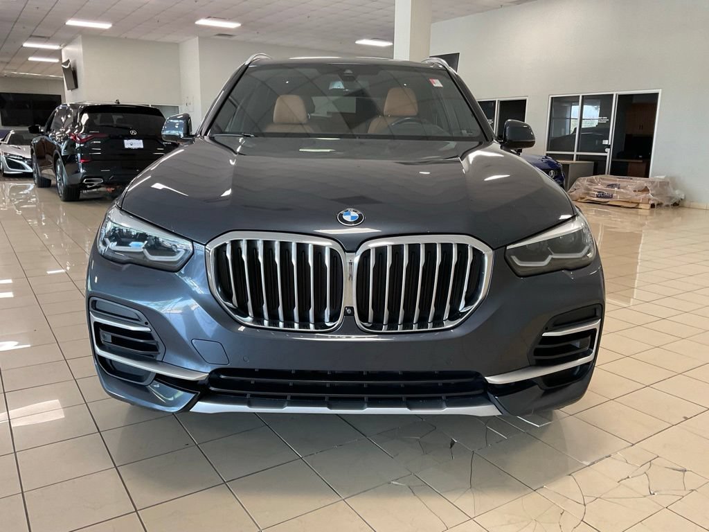 Used 2022 BMW X5 xDrive40i w/ Luxury Seating Package AWD/4WD image 2