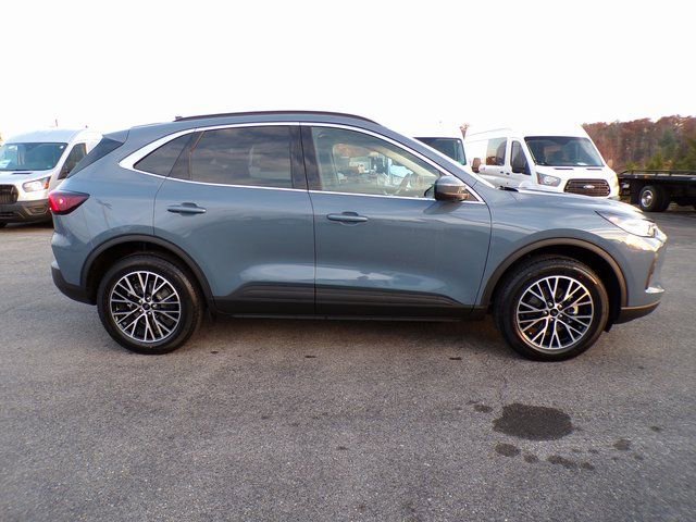 New 2026 Ford Escape SE w/ Class II Trailer Tow Package FWD image 5