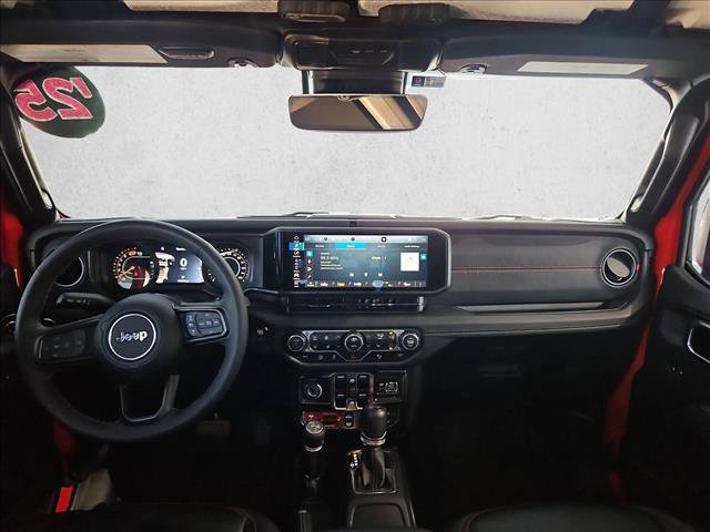 Used 2025 Jeep Wrangler Unlimited Rubicon AWD/4WD image 16