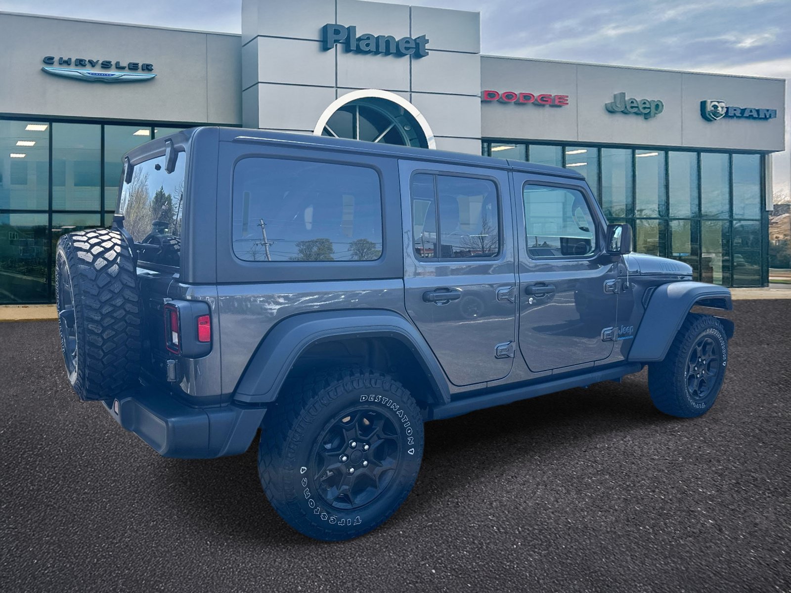Used 2023 Jeep Wrangler Unlimited w/ Cold Weather Group AWD/4WD image 2