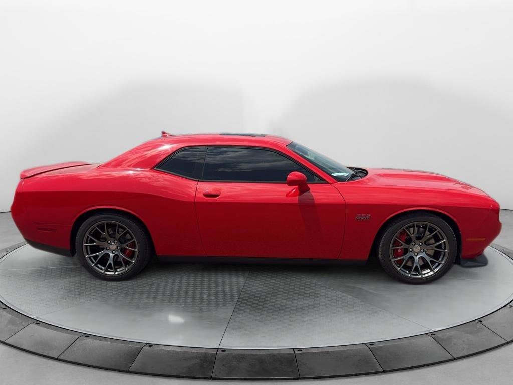 Used 2016 Dodge Challenger SRT w/ Technology Group RWD image 4