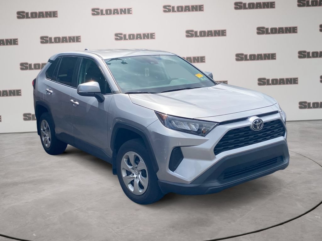 Used 2022 Toyota RAV4 LE AWD/4WD image 2