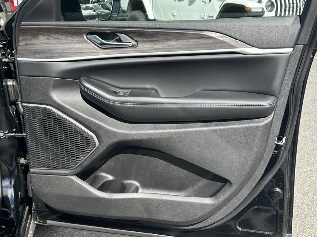 New 2026 Jeep Grand Cherokee Limited image 17