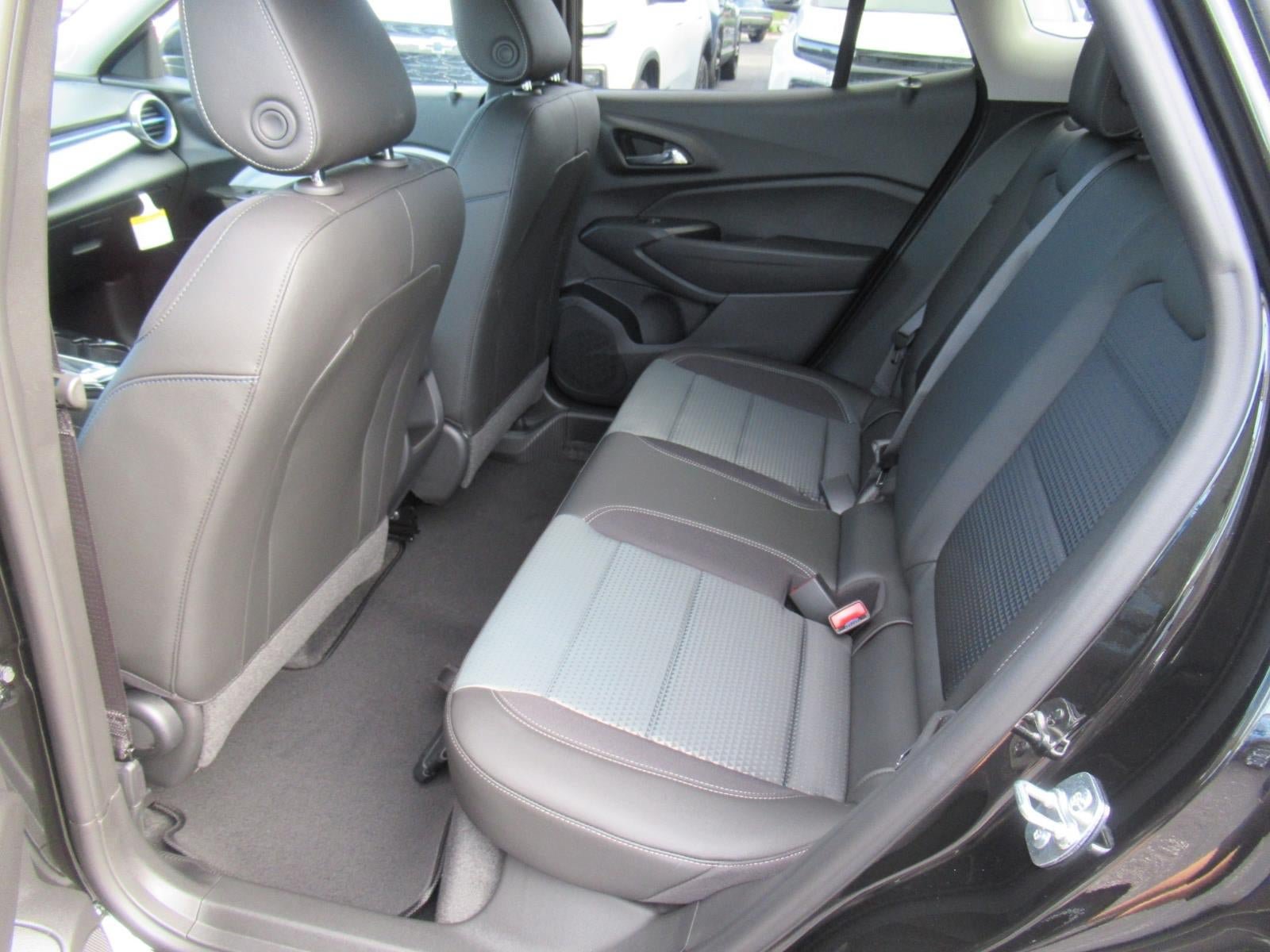 New 2026 Chevrolet Trax LT w/ Midnight Edition FWD image 28