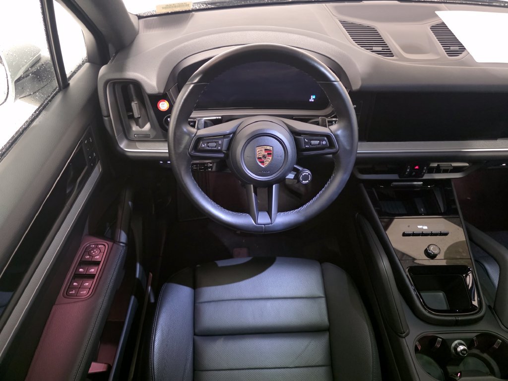 Used 2024 Porsche Cayenne w/ Premium Package AWD/4WD image 5