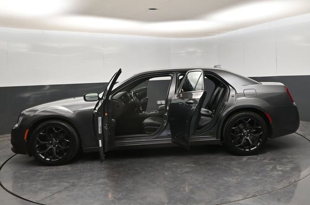 Used 2019 Chrysler 300 S image 30