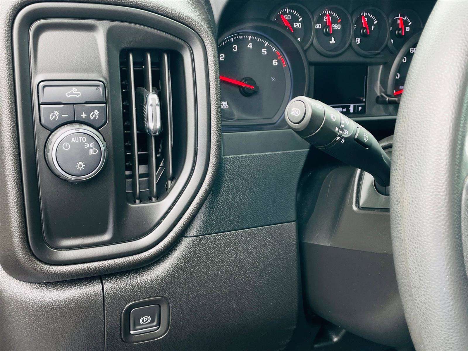 Used 2022 Chevrolet Silverado 1500 Custom RWD image 16