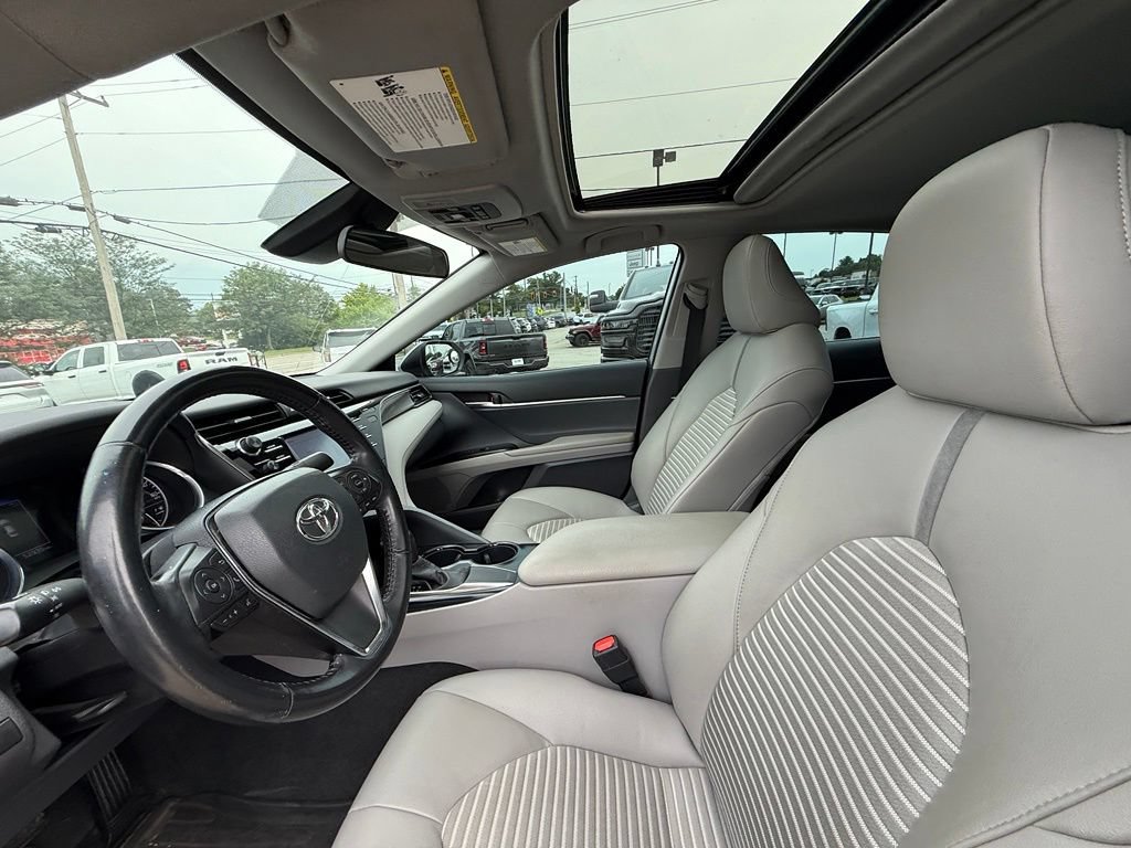 Used 2020 Toyota Camry SE FWD image 12