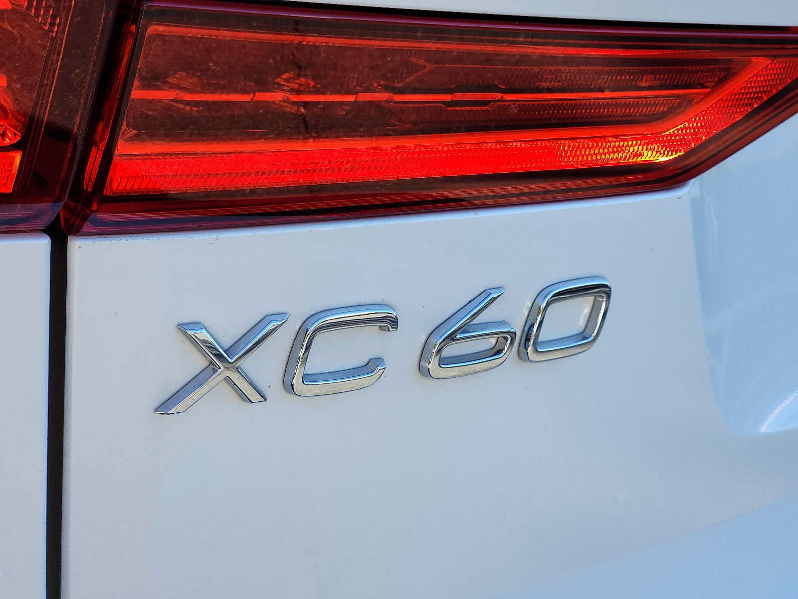 Certified 2024 Volvo XC60 B5 Plus w/ Climate Package AWD/4WD image 27