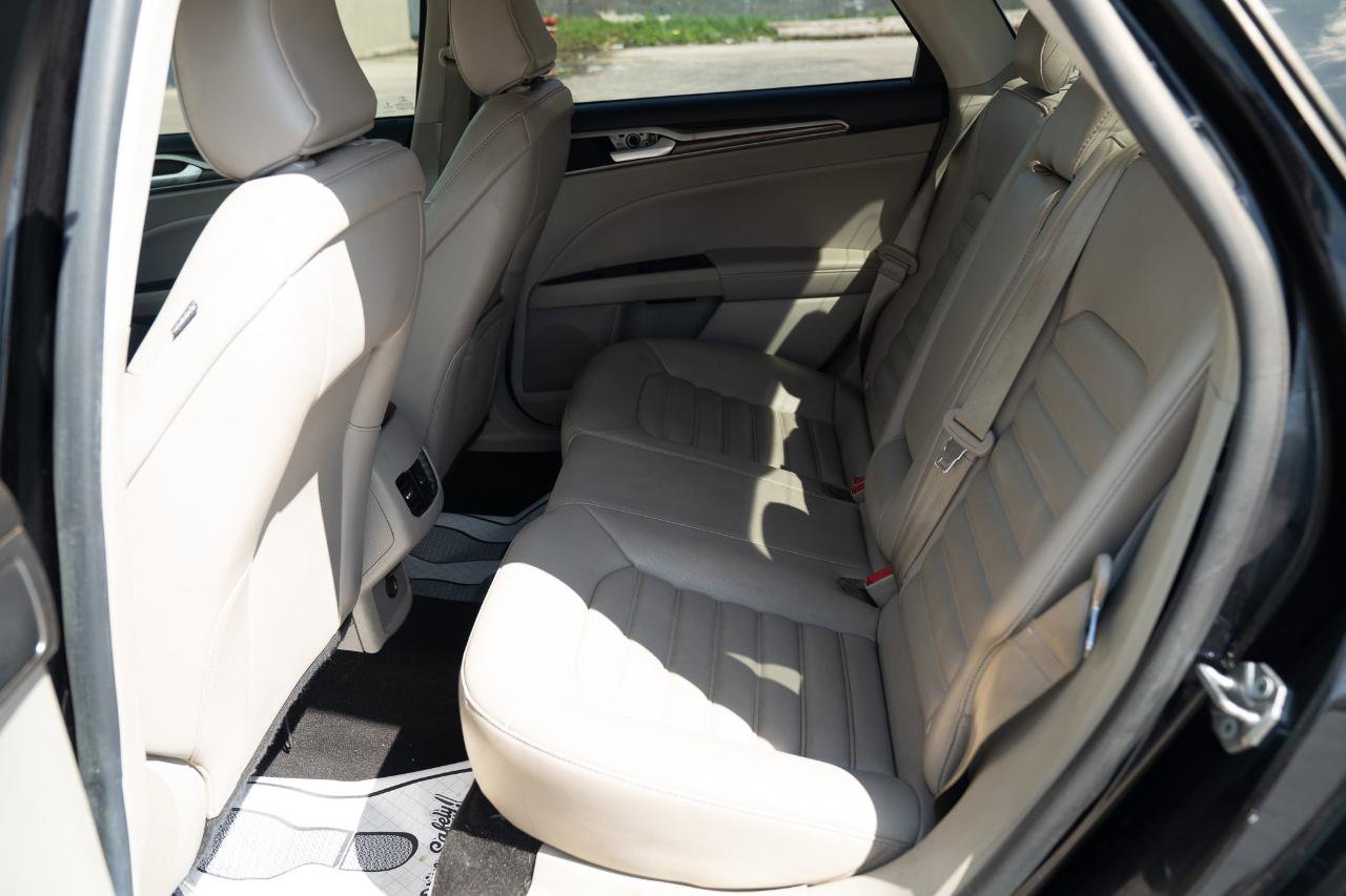 Used 2020 Ford Fusion SEL FWD image 21