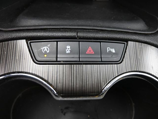 Used 2023 GMC Acadia SLT image 30